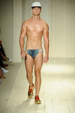 Lila Nicole İlkbahar Yaz gösterisi