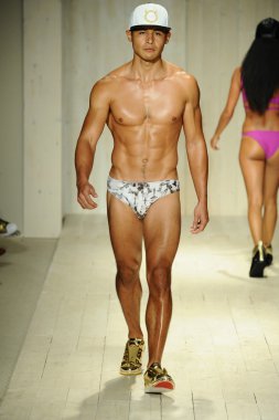 Lila Nicole İlkbahar Yaz gösterisi