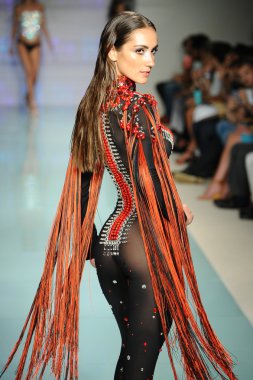 Rocky Gathercole pist Show