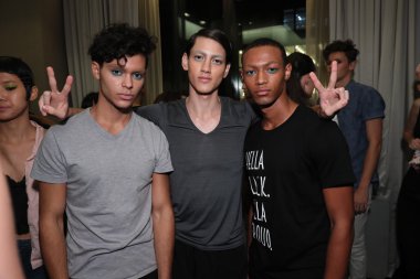  Victor De Souza defilesinden önce sahne arkası