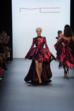 Michael Costello moda gösterisi sırasında New York Moda Haftası