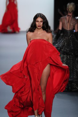 Michael Costello moda gösterisi sırasında New York Moda Haftası