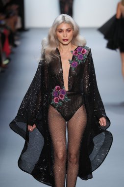 Michael Costello moda gösterisi sırasında New York Moda Haftası