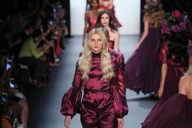 Michael Costello moda gösterisi sırasında New York Moda Haftası