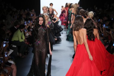 Michael Costello moda gösterisi sırasında New York Moda Haftası