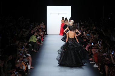 Michael Costello moda gösterisi sırasında New York Moda Haftası