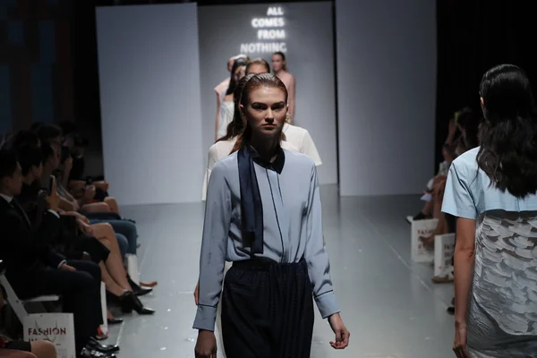 Toutiao X Acfn modeshow — Stockfoto