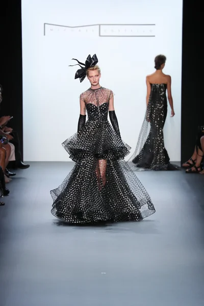 Desfile de moda de Michael Costello durante la Semana de la Moda de Nueva York — Foto de Stock