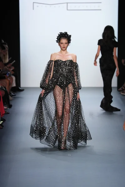 Desfile de moda de Michael Costello durante la Semana de la Moda de Nueva York — Foto de Stock