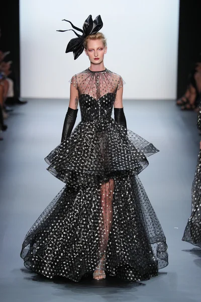 Michael Costello fashion show during New York Fashion Week — Stock Photo, Image
