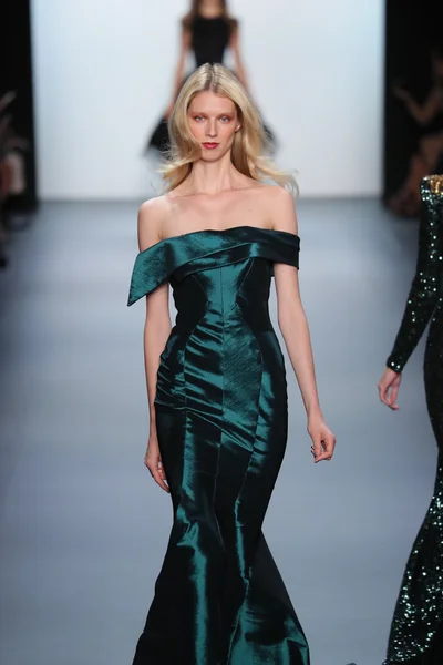 Michael Costello módní přehlídce během New York Fashion Week — Stock fotografie