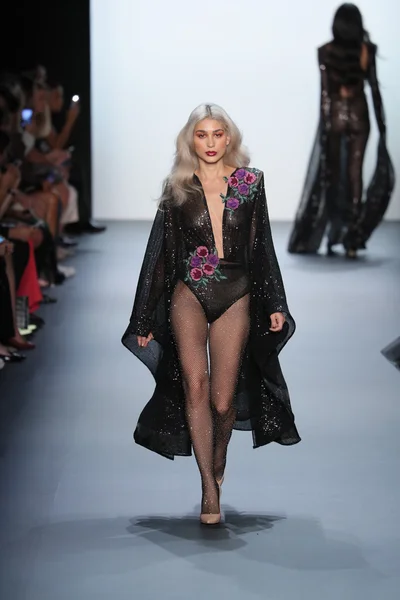 Michael Costello desfile de moda durante a semana de moda de Nova York — Fotografia de Stock