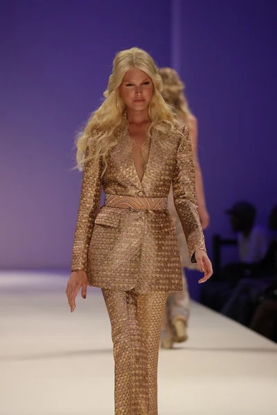Малан Бретон показ мод во время Недели Моды в Нью-Йорке — стоковое фото
