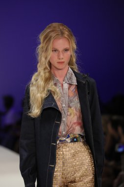 Malan Breton moda gösterisi sırasında New York Moda Haftası 