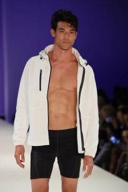 Malan Breton moda gösterisi sırasında New York Moda Haftası