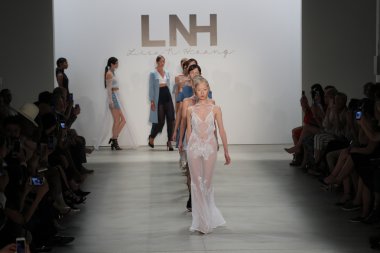 Lisa N. Hoang bahar 2017 New York Moda Haftası sırasında 