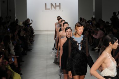 Lisa N. Hoang bahar 2017 New York Moda Haftası sırasında 