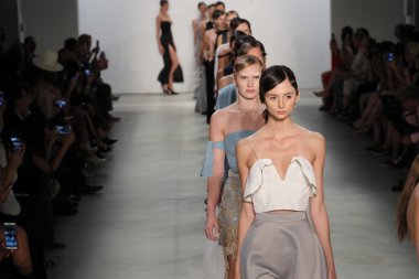 Lisa N. Hoang bahar 2017 New York Moda Haftası sırasında 