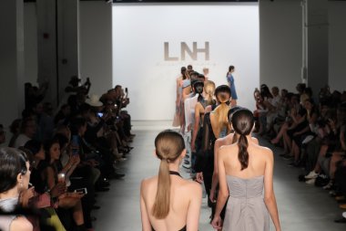Lisa N. Hoang bahar 2017 New York Moda Haftası sırasında 