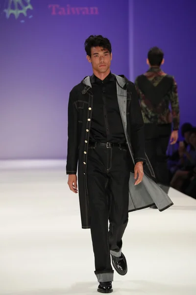 Malan Breton módní přehlídce během New York Fashion Week — Stock fotografie