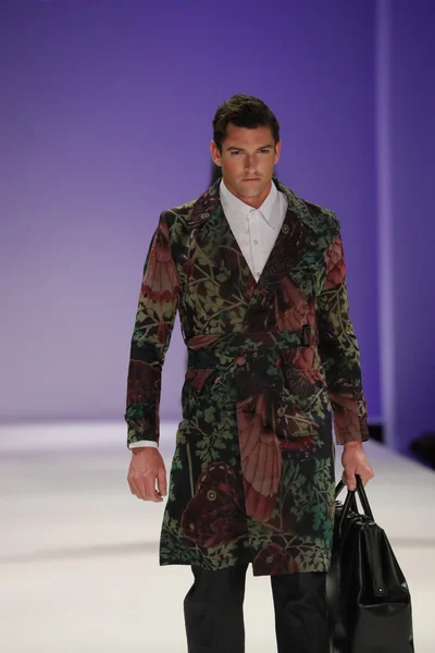 Malan Breton desfile de moda durante a New York Fashion Week — Fotografia de Stock