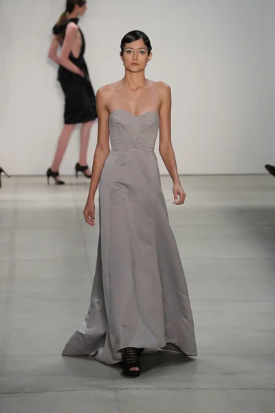 Ліза н Хоанг весна 2017 року під час Нью-Йорку Тиждень моди — стокове фото
