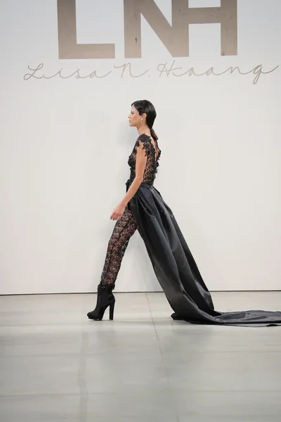 Lisa N. Hoang wiosną 2017 podczas New York Fashion Week — Zdjęcie stockowe