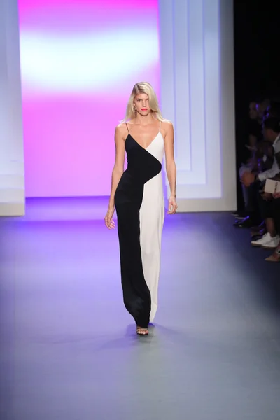 Desfile de moda de Cushnie Et Ochs durante la Semana de la Moda de Nueva York —  Fotos de Stock