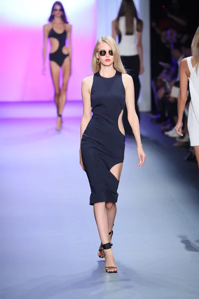 Cushnie et ochs modenschau während new york fashion week — Stockfoto