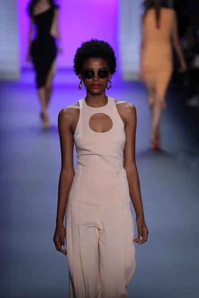 Cushnie-е-ОКС показ мод під час Нью-Йорку Тиждень моди — стокове фото