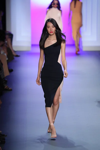 Cushnie et ochs modenschau während new york fashion week — Stockfoto