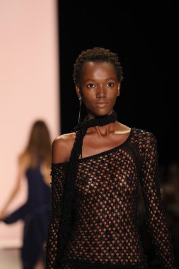 Jonathan Simkhai defile