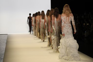 Jonathan Simkhai defile