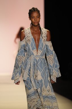 Jonathan Simkhai defile