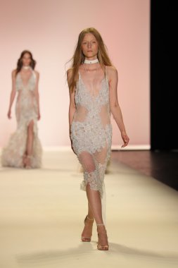 Jonathan Simkhai defile