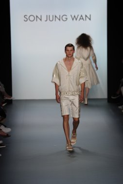 New York Moda Haftası sırasında Son Jung Wan Pist