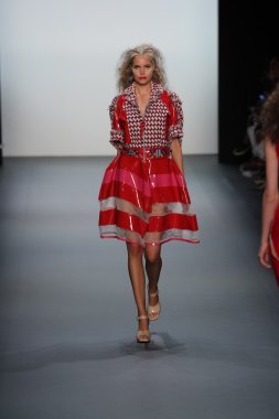  New York Moda Haftası sırasında Son Jung Wan Pist