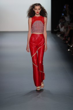  New York Moda Haftası sırasında Son Jung Wan Pist