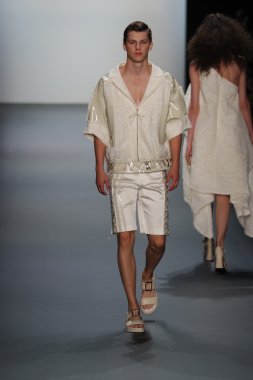 New York Moda Haftası sırasında Son Jung Wan Pist