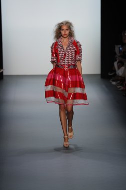  New York Moda Haftası sırasında Son Jung Wan Pist