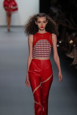  New York Moda Haftası sırasında Son Jung Wan Pist