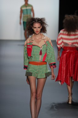  New York Moda Haftası sırasında Son Jung Wan Pist