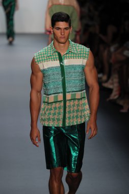 New York Moda Haftası sırasında Son Jung Wan Pist