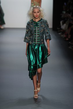  New York Moda Haftası sırasında Son Jung Wan Pist