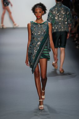  New York Moda Haftası sırasında Son Jung Wan Pist