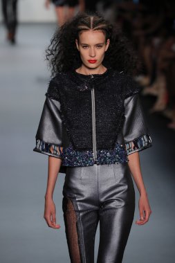  New York Moda Haftası sırasında Son Jung Wan Pist