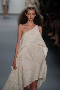  New York Moda Haftası sırasında Son Jung Wan Pist