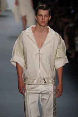 New York Moda Haftası sırasında Son Jung Wan Pist