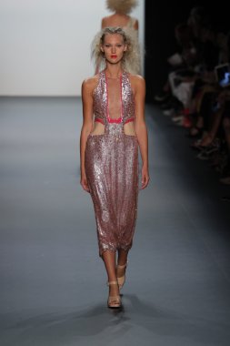  New York Moda Haftası sırasında Son Jung Wan Pist