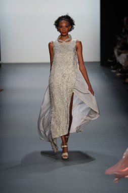  New York Moda Haftası sırasında Son Jung Wan Pist